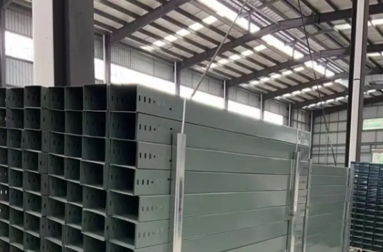 電纜橋架安裝圖片展示，寬度、高度和厚度相關(guān)說(shuō)明